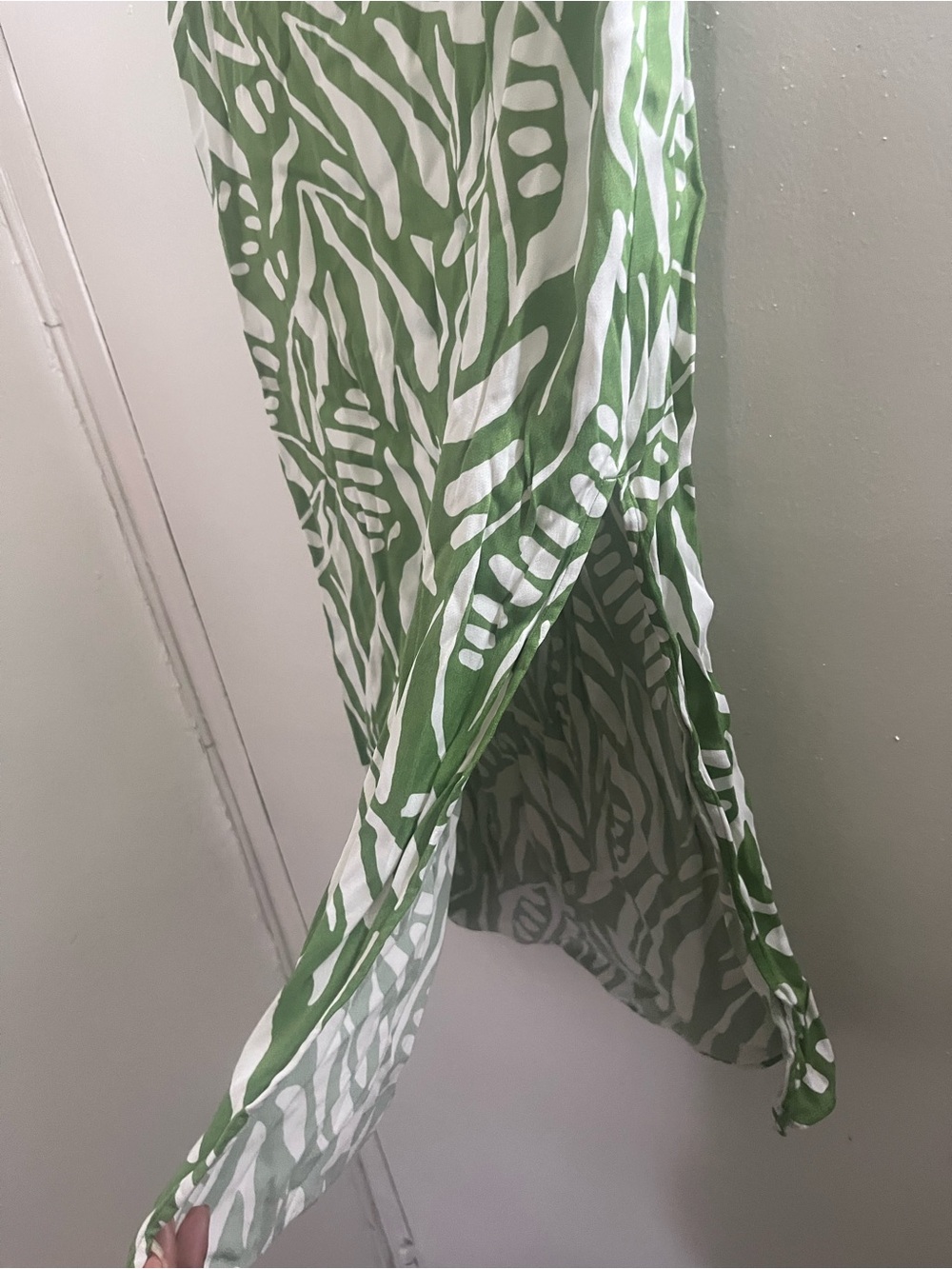 House of Harlow Green and White Leaf Print Maxi Skirt - Picture 3 of 4